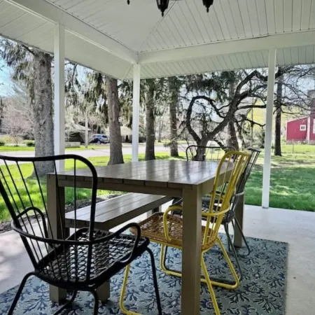 Spacious Farmhouse in Douglas; Walk to Downtown, Waterfront & Saugatuck!