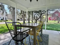 Spacious Farmhouse in Douglas; Walk to Downtown, Waterfront & Saugatuck!