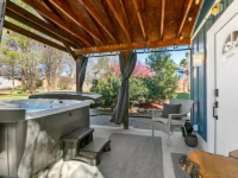 Peaceful Private Lane, Minutes to Airport, Modern & Cozy 弗萊徹住宿飯店