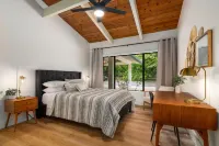 Entire Gated Estate w/ Lap Pool Ocean View AC in DT Kona