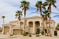 NEW, WOW, LOOK no further-this is it!  Prime area, pool/spa garage & RV ACCESS Các khách sạn gần Lake Havasu Museum of History