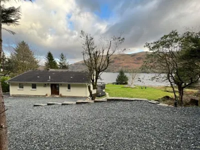 WATERSIDE 3 BED COTTAGE, HOT TUB, SAUNA, PVT BEACH  호텔