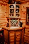 Great Location, Creekside, Trout Fishing, Fire Pit, Hot Tub & WiFi