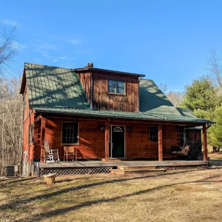 Nido Cabin - Close to attractions, Hot Tub, Game Room, Massage Chair