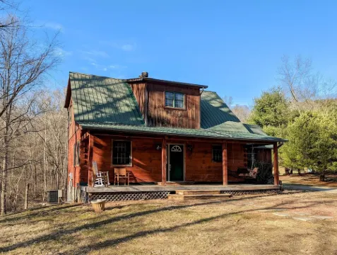 Nido Cabin - Close to attractions, Hot Tub, Game Room, Massage Chair