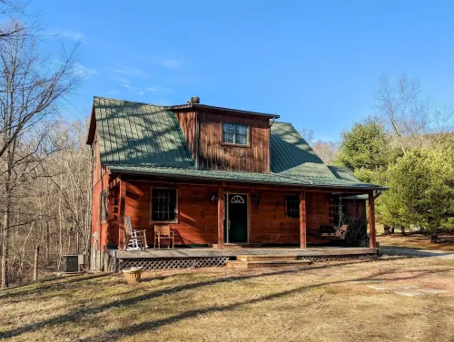 Nido Cabin - Close to attractions, Hot Tub, Game Room, Massage Chair