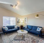 New! Cozy Modern Pool Home, Close to Downtown and The Strip