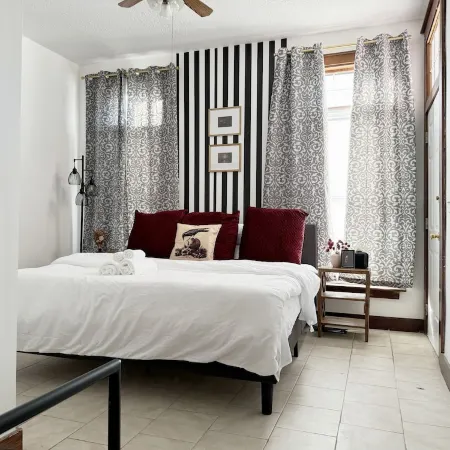 Halloween Suite / 2BD/1BA Apt in Holiday House
