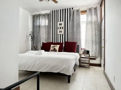 Halloween Suite / 2BD/1BA Apt in Holiday House Hotel in zona Greyhound: Bus Station