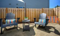 Hip-Downtown Carlton Townhouse #2, Steps to Tasting, Hot-Tub, BBQ, Dog-Friendly