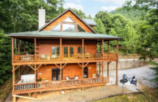 Cozy & kid friendly cabin w/ million $ views, hot tub, game room, and fire pit!!