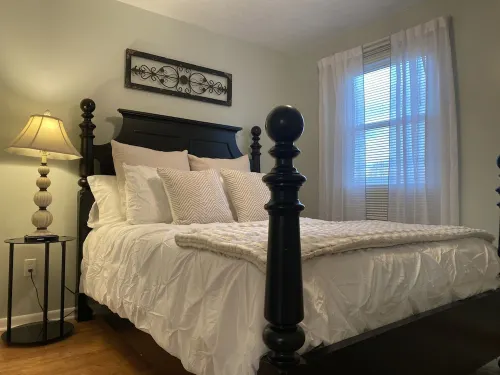 Stylish Cottage central to wineries, Natchez Trace, Buffalo River, Amish Country
