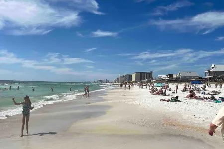 The Fab Flamingo 🦩 2 King Beds 2 Miles to Beach 🏝 Отели в г. Аппер-Гранд-Лагун