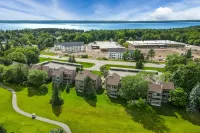 Traverse city/Golf/Hiking/Equestrian/Lake