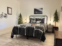 The Grotto - Family-sized retreat on 10 acres of pristine forest. Pet friendly!