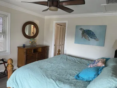 Newly remodeled 1 bedroom suite in Goodland Fl. fishing island of Marco Island