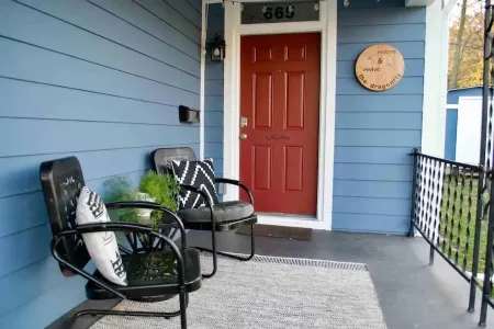 The Dragonfly- A Historic Gem COMPLETELY Restored! Отели в г. Джонсон