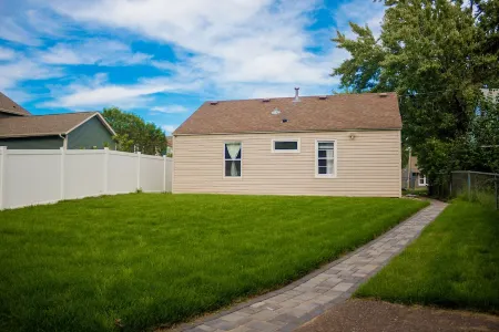 Cozy 2-bedroom house