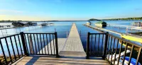 New-First Floor Lakefront, 160 ft Dock, 2 Minutes to Browns Beach & Restaurants! - Homestays