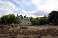 Ben Vheir Luxury Apartment near Glencoe - Stunning lochside location Hotels in Ballachulish