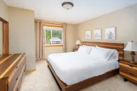 Four Seasons of Fun! Hotel a 
