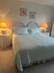 Ocean view, bldg is beachfront, located near restaurants, popular attractions.