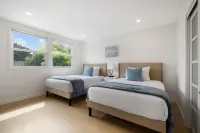 Walk to Beach -3 beds- 1 bath- Safe Town Remodeled Modern House I 20 min to SFO Hotels near Rockaway Beach