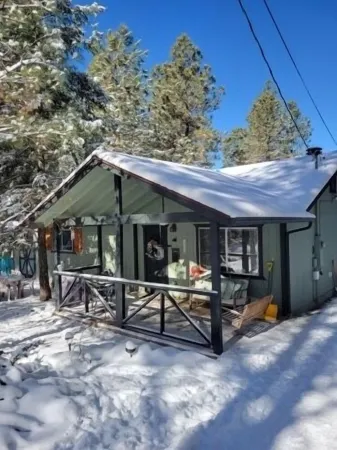 Cabin in Strawberry Cool for Summer. Warm for Winter. Pine trees, Elk, and Relax Отели в г. Строберри