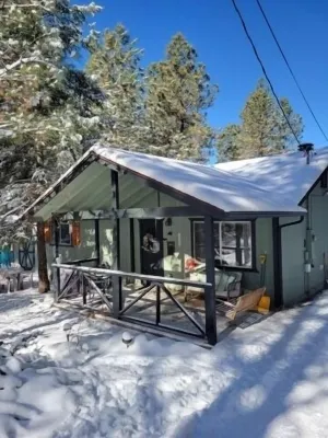 Cabin in Strawberry Cool for Summer. Warm for Winter. Pine trees, Elk, and Relax