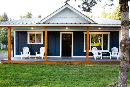 Great Remodeled Pet Friendly Cottage! Walk to Downtown and and the Lake! Отели в г. Мак-Кол