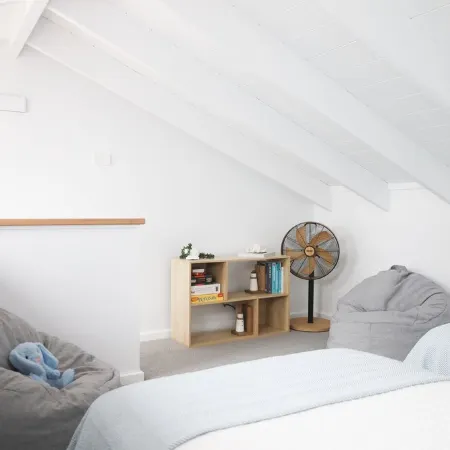 Luxurious studio, across road from ocean
