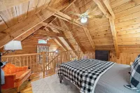 Peaceful Creekside Cabin with Hot Tub + Game Room