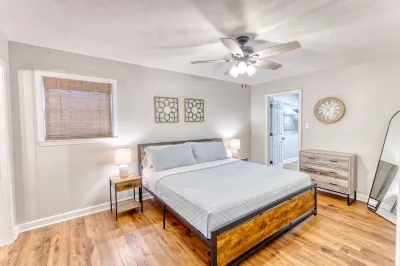 POOL with Heating option! 6-seater Golf Cart &GameRoom! Walk to Beach &Downtown! Hotels near W J Quarles Elementary School