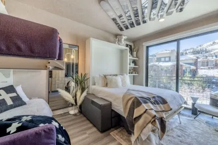 Designer Studio “The Vice Retreat”