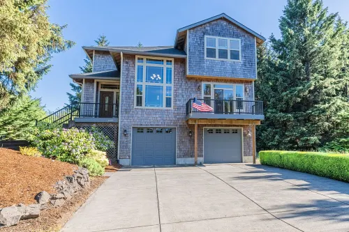 BEACH PATH, GAME ROOM, FIRE PIT, DOGS OK..  YOUR NEXT GREAT BEACH ADVENTURE!!