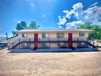 Cozy 2-bedroom apartment in Eastside Colorado Springs with WiFi, AC