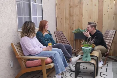 Downtown Vaulted Luxe Haus-near Napa. Walk Downtown. Pet-Friendly!