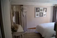 The Hut, in the middle of the woods, not far from the waterfalls Hotels in Tendon