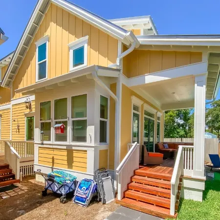 Gorgeous new beach cottage in fantastic location!
