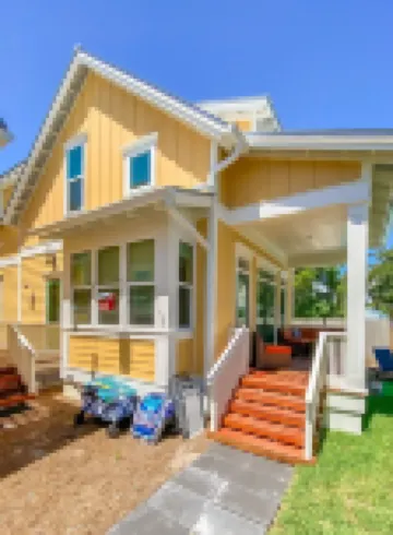 Gorgeous new beach cottage in fantastic location!