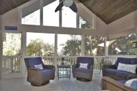Awesome Beach Home, Private Pool, Lagoon View, Pet friendly, just discounted