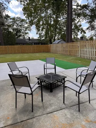 Relaxing 3 BR, 2 Bath Retreat Near ECU – Perfect for Families & Sports Fans!