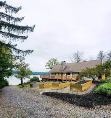 Unwind in Lakeside Luxury:Private House,Dock,Views, Kayaks - Auburn/Skaneateles