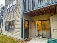 Newly renovated! 3 BR, slopeside Winterplace condo on Okemo Mountain Hotels near Black River Academy Museum
