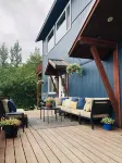 Hot tub! Retreat for large or small groups. Sleeps 16! View Auoras and Denali!