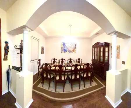 Tampa Bay Perfect location for a safe vacation! 5 bedrooms, ,3.5 bath ,sleeps14 Отели в г. Лейк-Магдалин