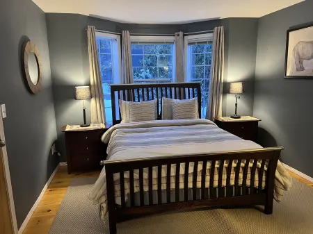 Relaxing Mt. Chalet Awaits Your Adventures W/4 Bdrms, BBQ, Deck, Views & More!