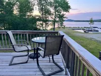 Cozy Lakeside Duplex Cabin on Moosehead, 10-min walk to Downtown Greenville