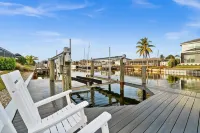 Waterfront, Spa, Kayaks, Sauna, Heated Pool, Arcade, Mini Golf, Fire Pit, Bikes