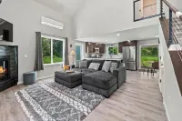 Cabin at Rainier: New-AC-WiFi-Lg. Yard Hotels in Ashford